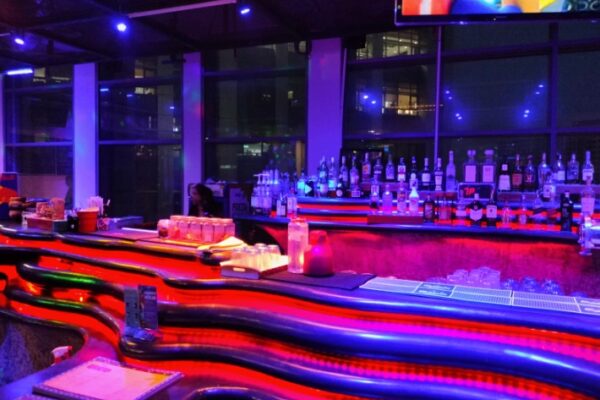Kıbrıs Gece Kulüpleri: Akdeniz’in Işıltılı Geceleri Biyax & Lipstick Night club – İcra Müdürü – Maaş, Sınav Rehberi, Minibüs Saatleri ve Aktüel Ürünler Kıbrıs Gece Kulüpleri: Akdeniz’in Işıltılı Geceleri Biyax & Lipstick Night club